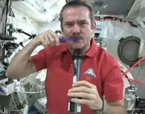 航天员可以怎么刷牙